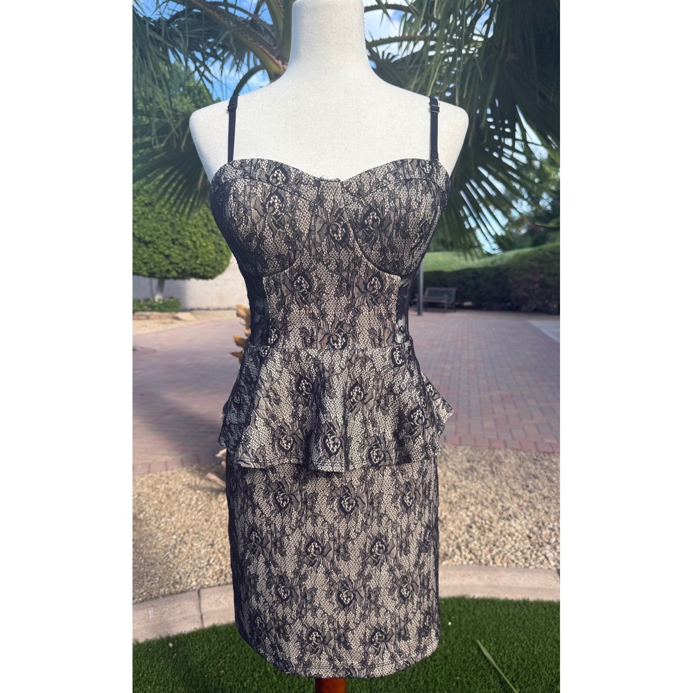 Bebe Black Floral Lace Peplum Mini Dress Sweetheart Neck Cutout Back Sz Large